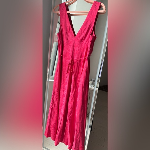 FINDERS KEEPERS ADALINE-LUELLA MIDI DRESS IN RASPBERRY - Picture 10 of 10